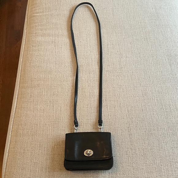 Coach Classic Turn lock Small Crossbody Handbag in Black Leather - Picture 2 of 14